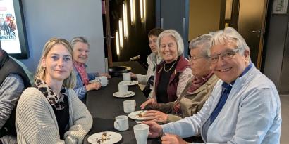 Einstimmung auf den Film bei Kaffee und Kuchen