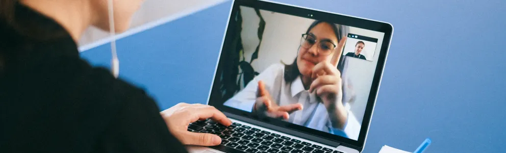 Videotelefonat von zwei Frauen