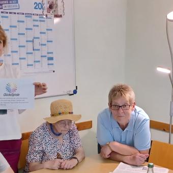 Symbolische Spendenübergabe an Carina Gebele