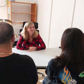 Silke Vollhase in Beratungssituation