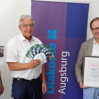 Überreichung Urkunde Theresia-Baumann-Stiftung