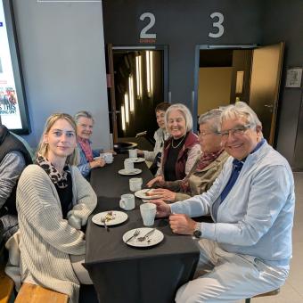 Einstimmung auf den Film bei Kaffee und Kuchen